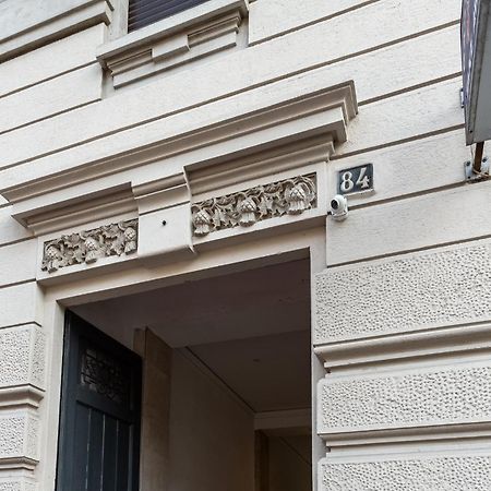 Luxury Apartment - Near Stazione Centrale Milan Luaran gambar