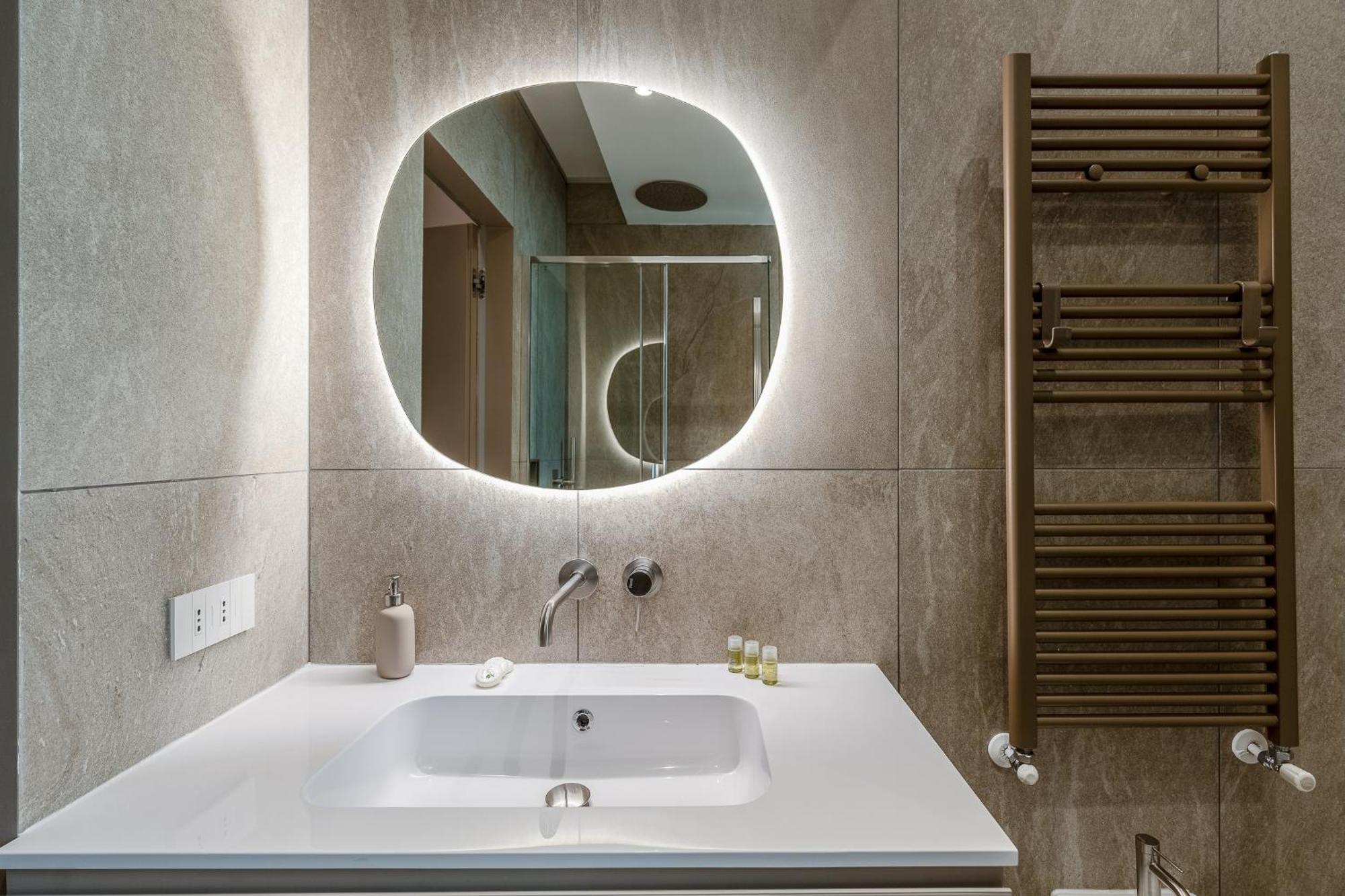 Luxury Apartment - Near Stazione Centrale Milan Luaran gambar