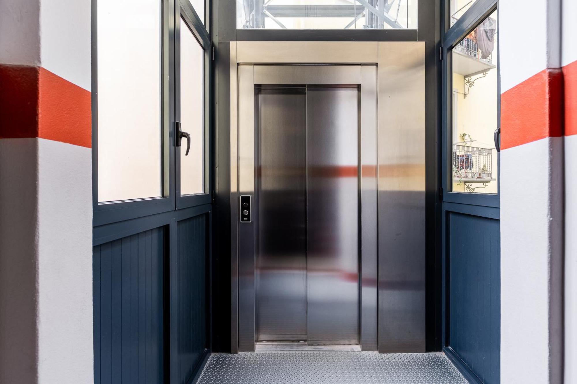 Luxury Apartment - Near Stazione Centrale Milan Luaran gambar