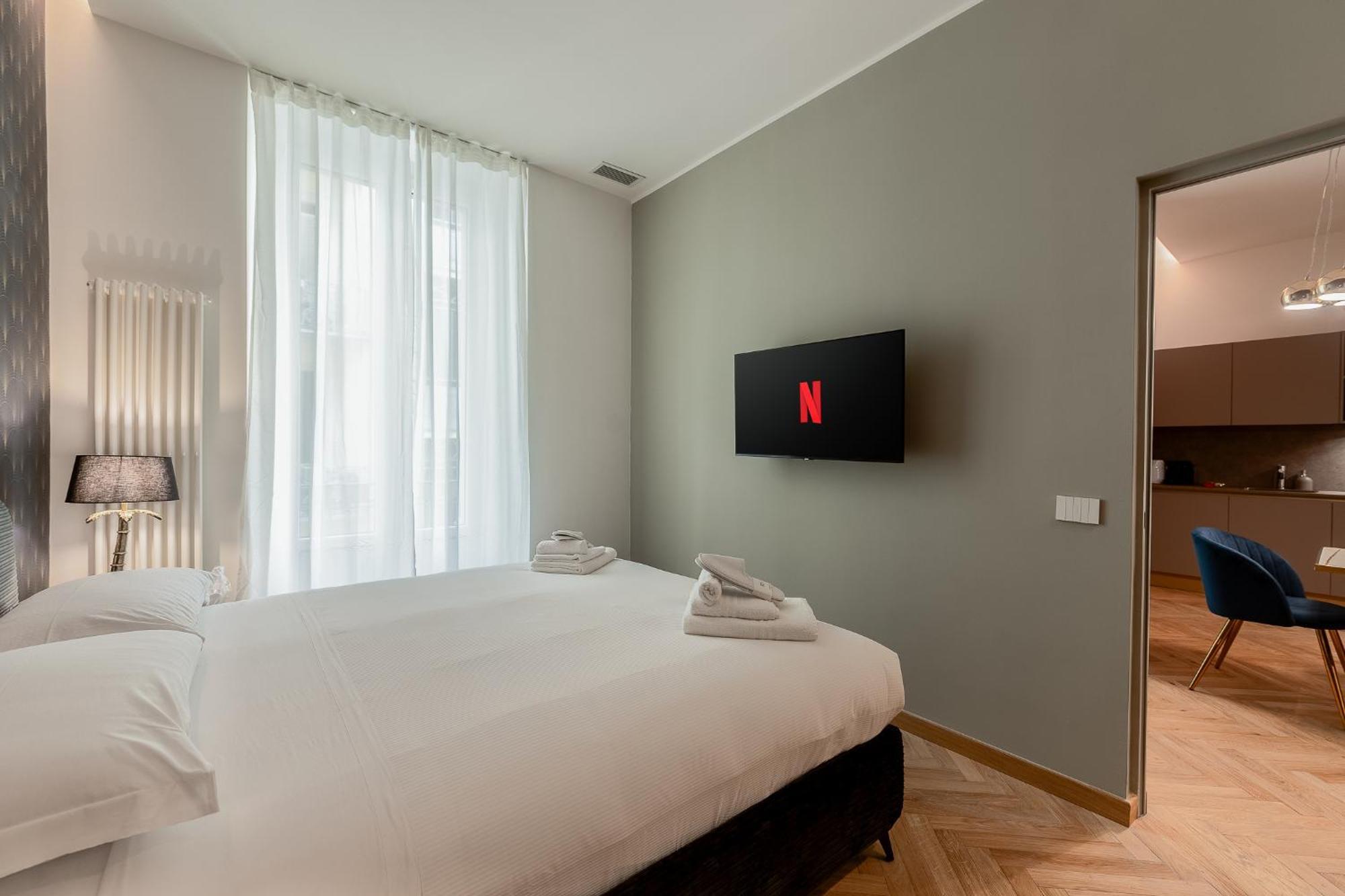 Luxury Apartment - Near Stazione Centrale Milan Luaran gambar
