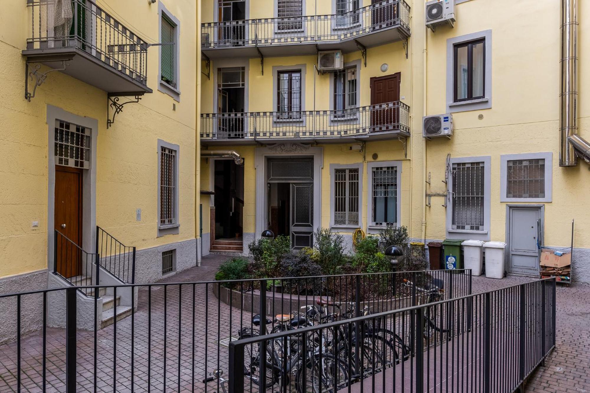 Luxury Apartment - Near Stazione Centrale Milan Luaran gambar
